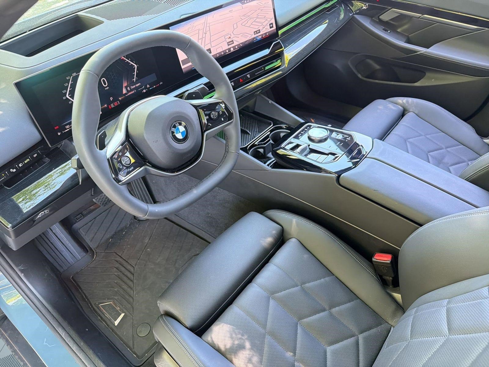 Certified 2025 BMW 530i xDrive w/ Premium Package AWD/4WD image 4