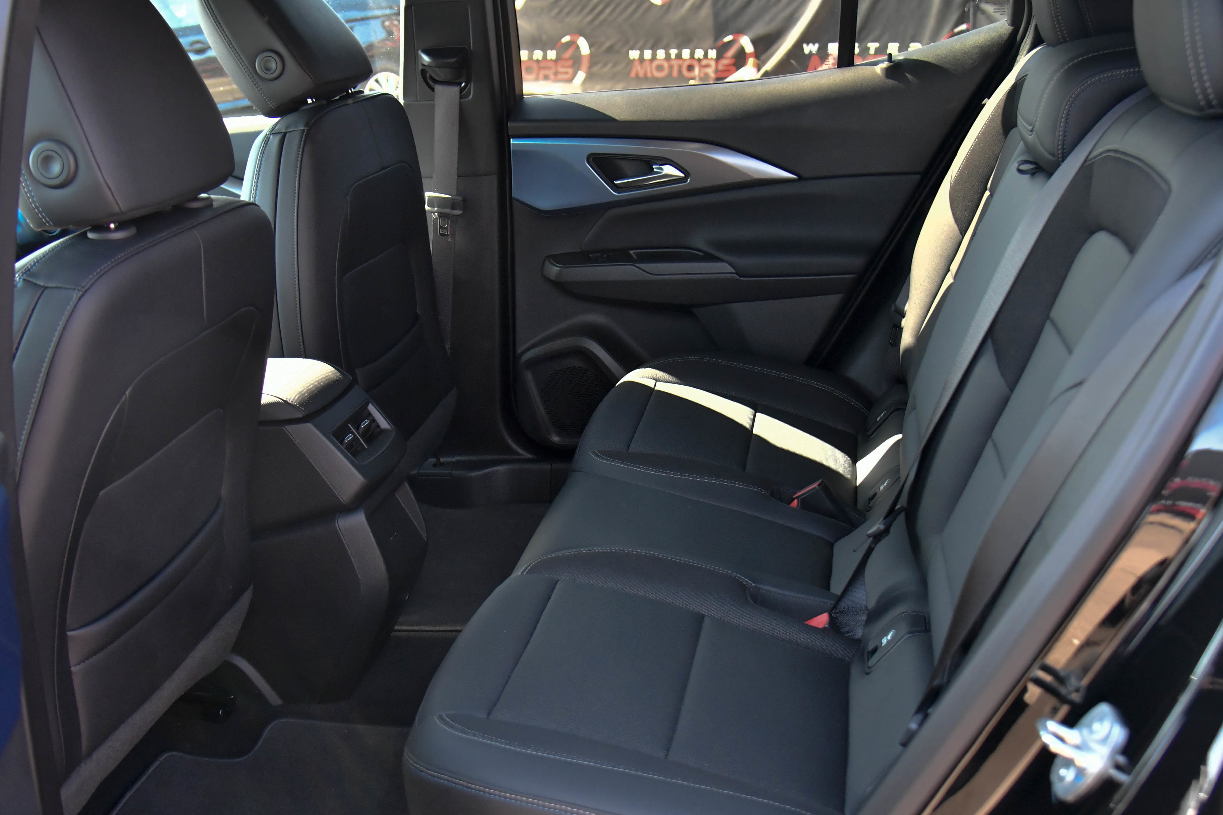Used 2025 Chevrolet Equinox EV LT FWD image 44