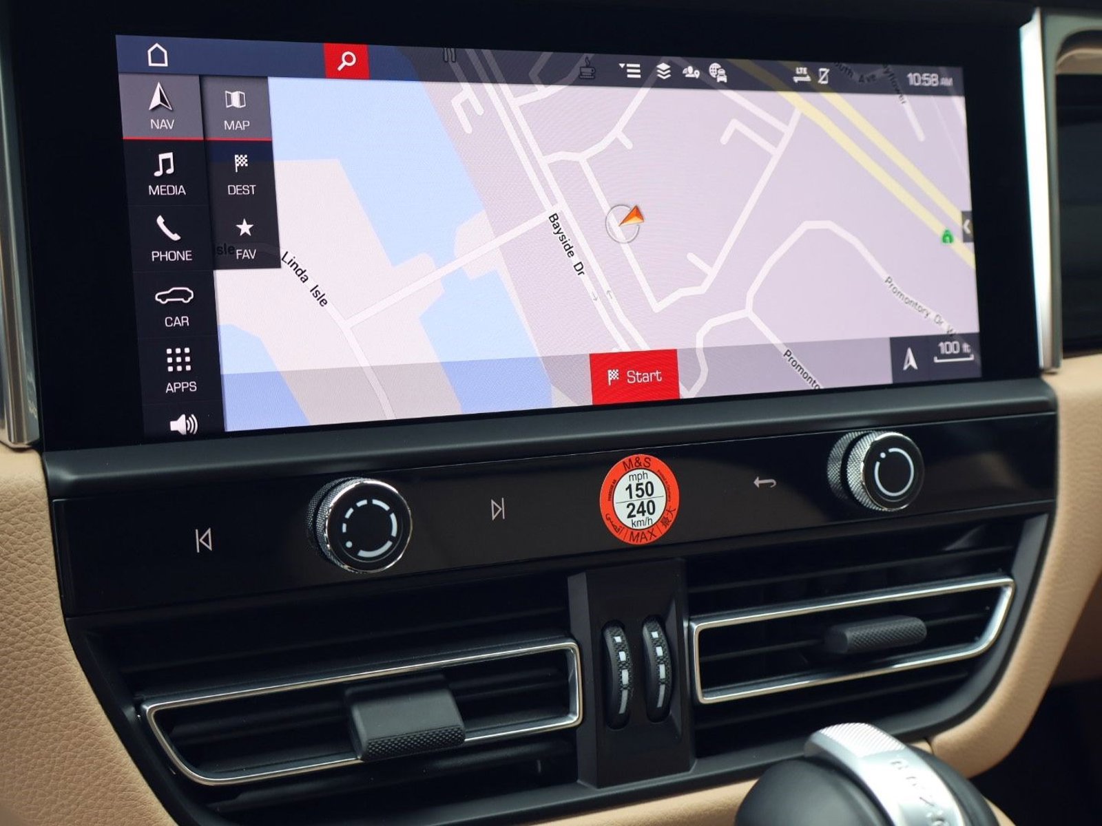 Certified 2025 Porsche Macan AWD/4WD image 18