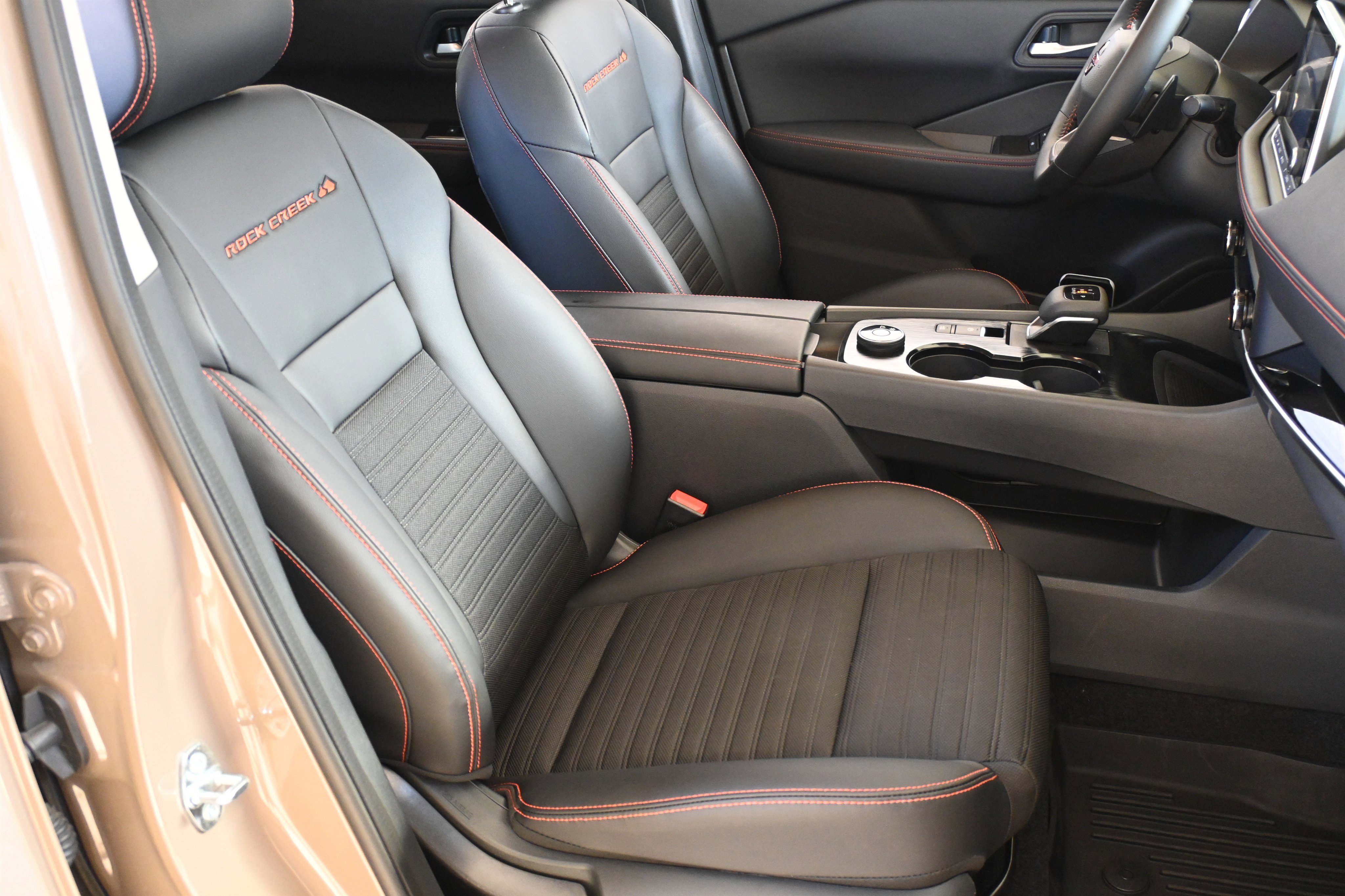 Used 2025 Nissan Rogue SV image 21