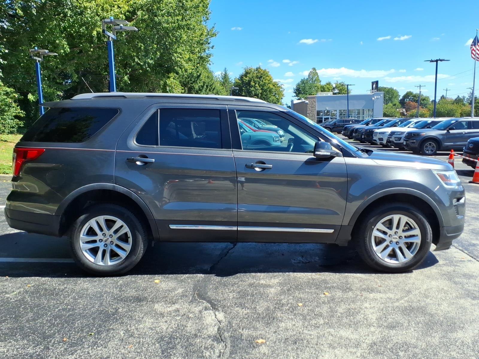 Certified 2018 Ford Explorer XLT w/ Equipment Group 202A AWD/4WD image 3