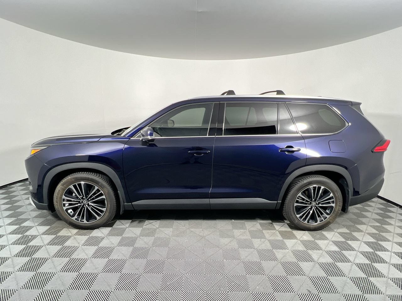 Used 2024 Toyota Grand Highlander AWD Hybrid image 6