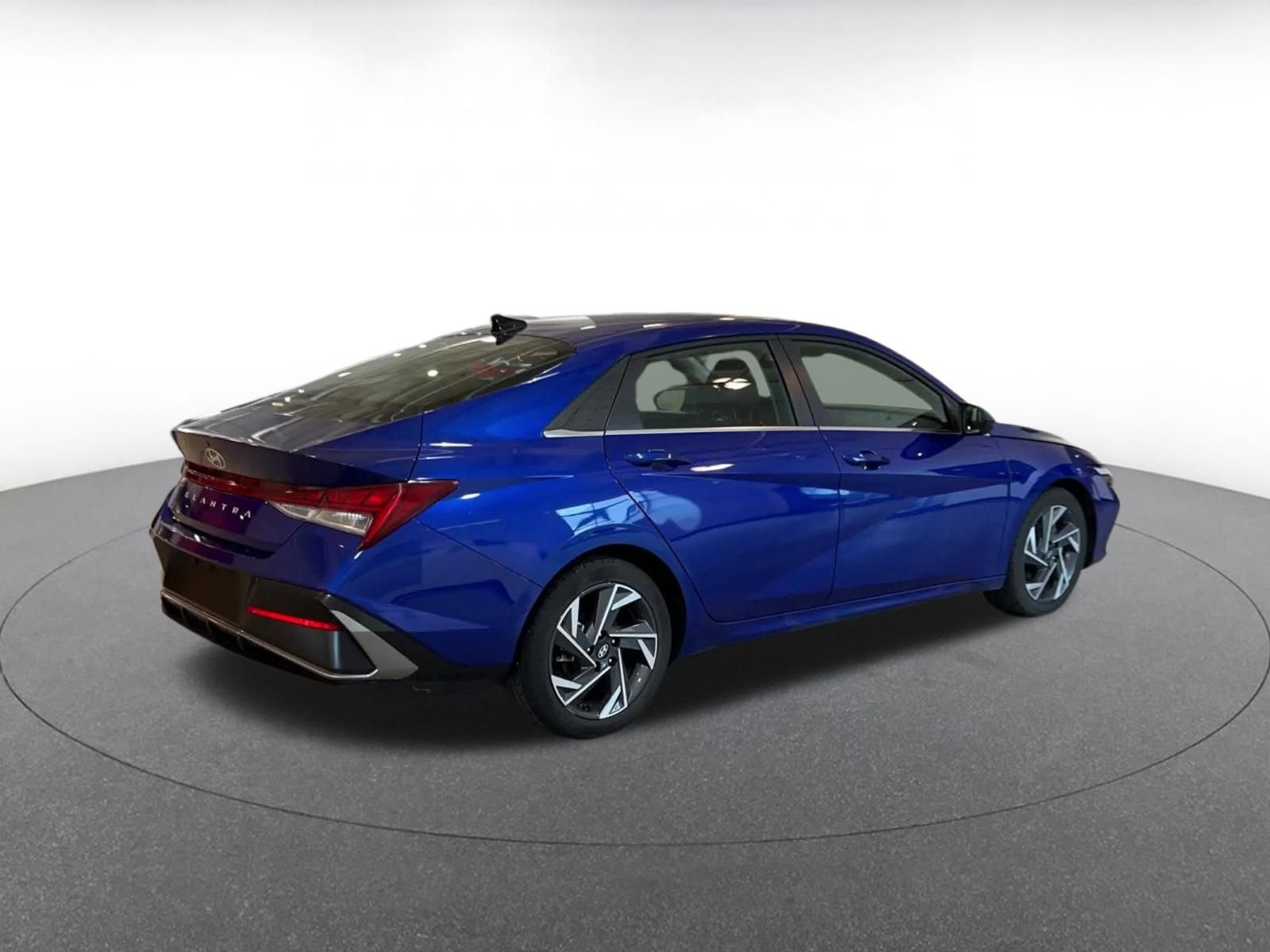 Used 2025 Hyundai Elantra SEL image 15