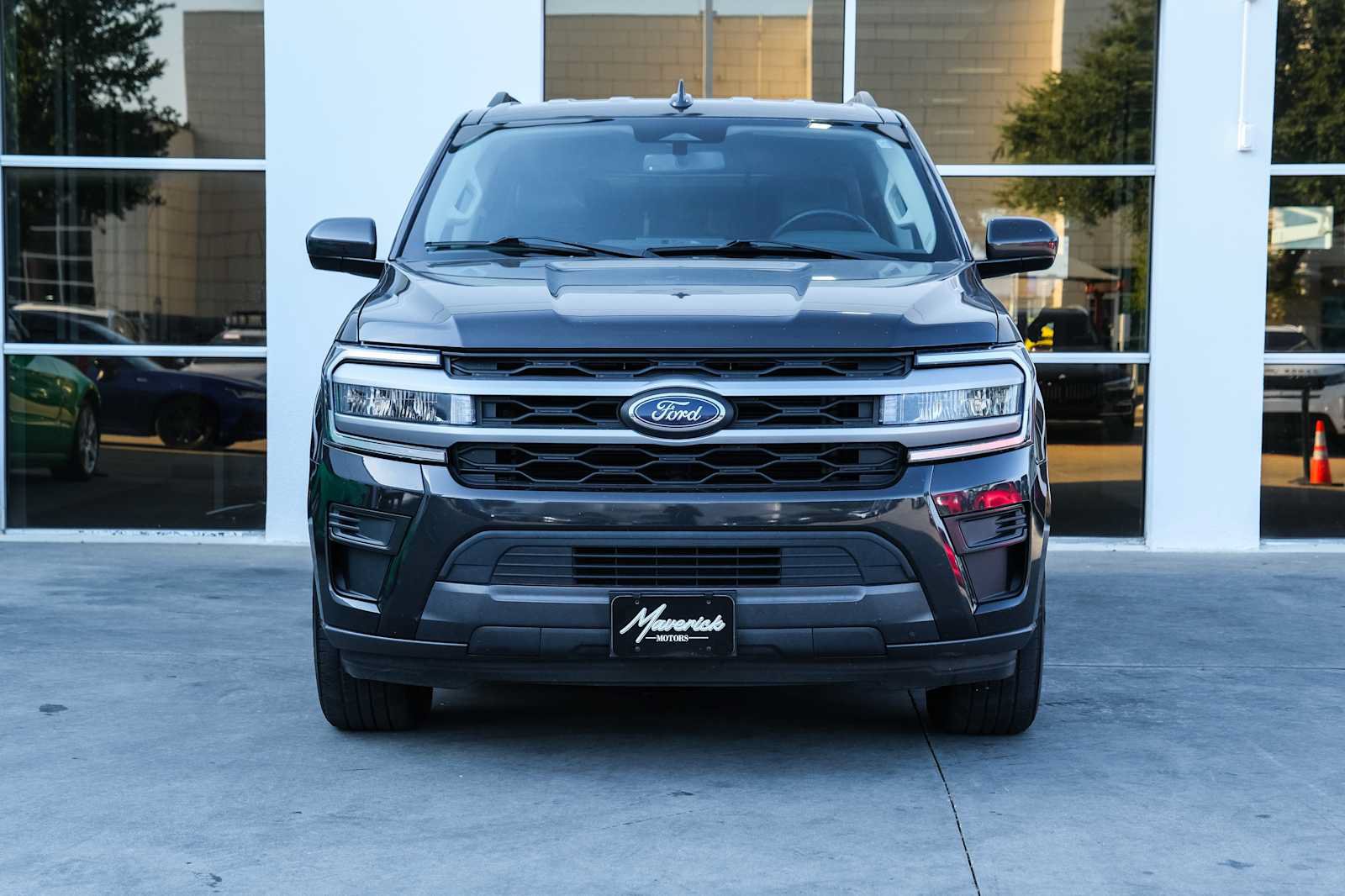 Used 2023 Ford Expedition XLT RWD image 3