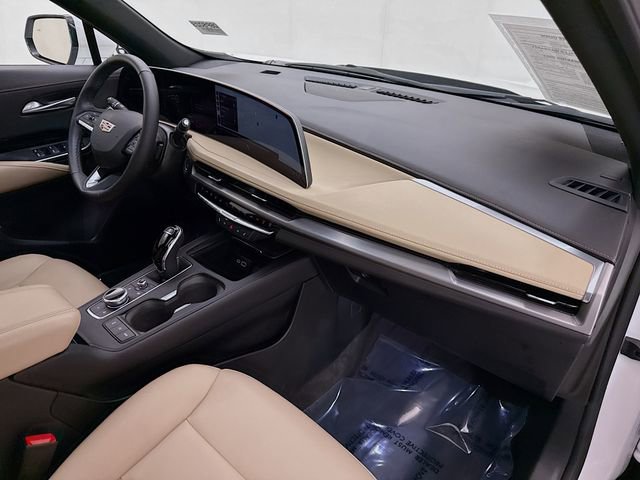 Used 2024 Cadillac XT4 Luxury w/ Cold Weather Package image 31