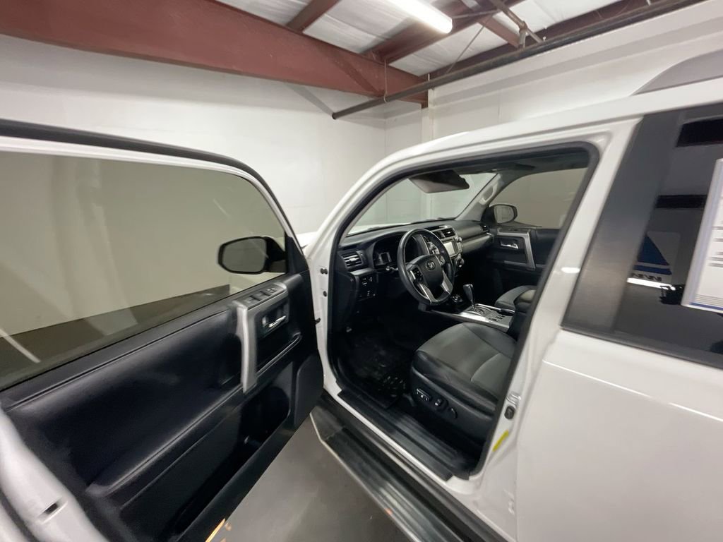 Used 2018 Toyota 4Runner SR5 Premium image 10