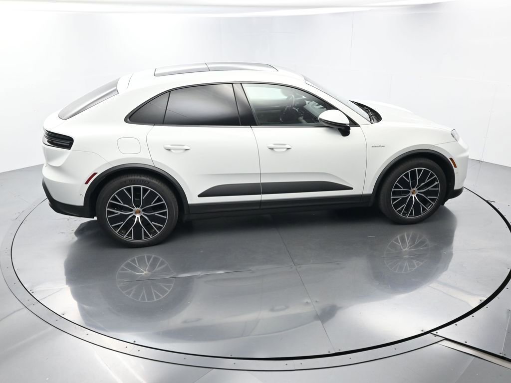 Certified 2025 Porsche Macan Electric image 40