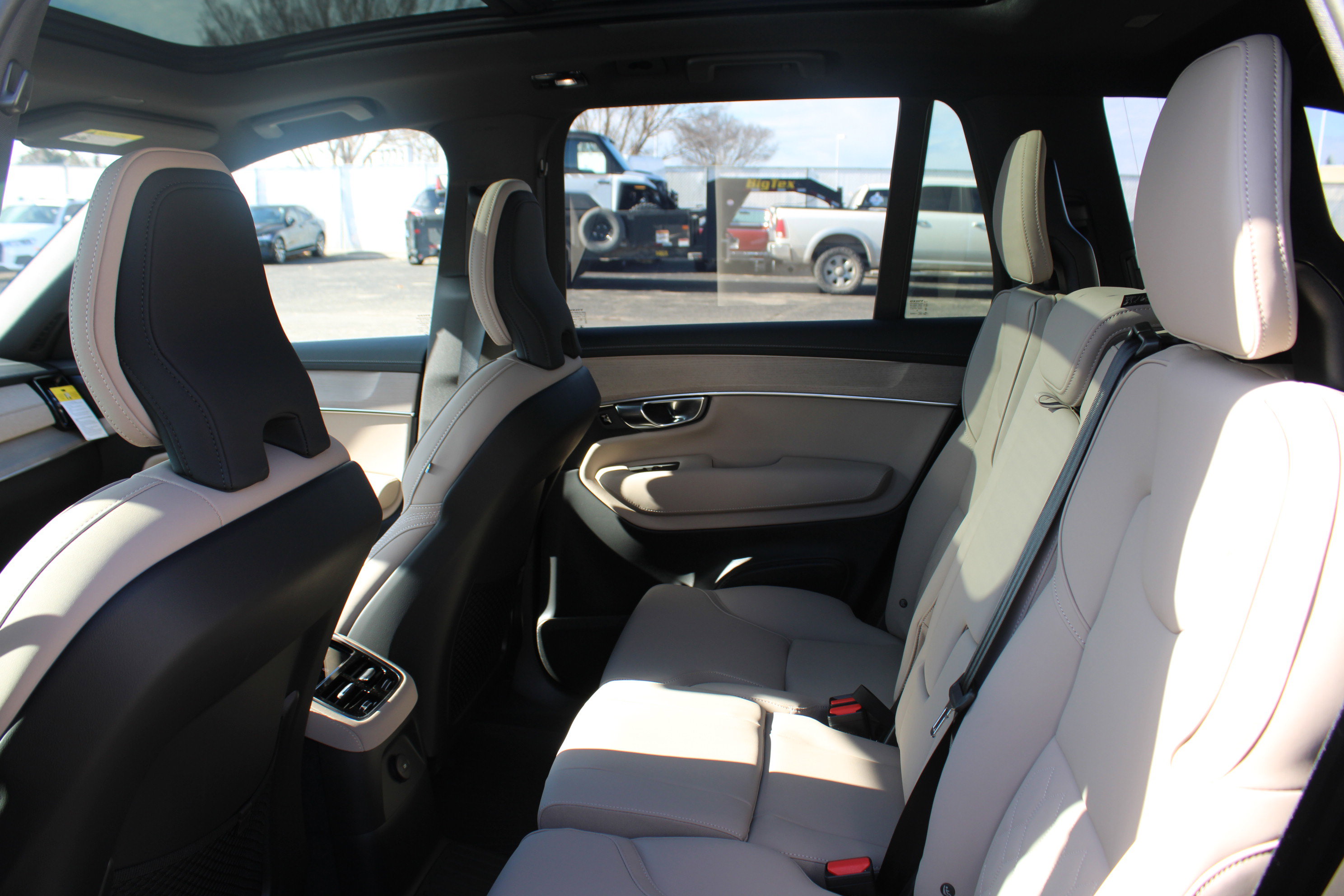 New 2026 Volvo XC90 T8 Plus w/ Protection Package Premier AWD/4WD image 37