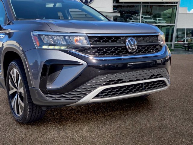 Certified 2022 Volkswagen Taos SE FWD image 8