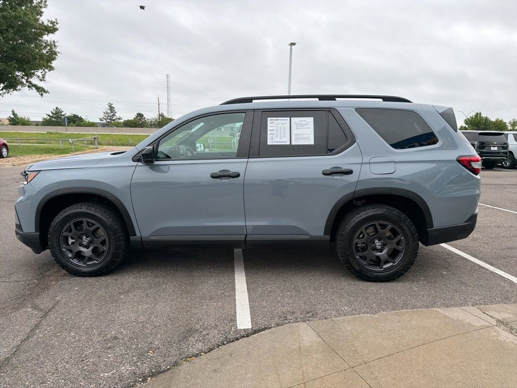 Used 2025 Honda Pilot TrailSport image 6