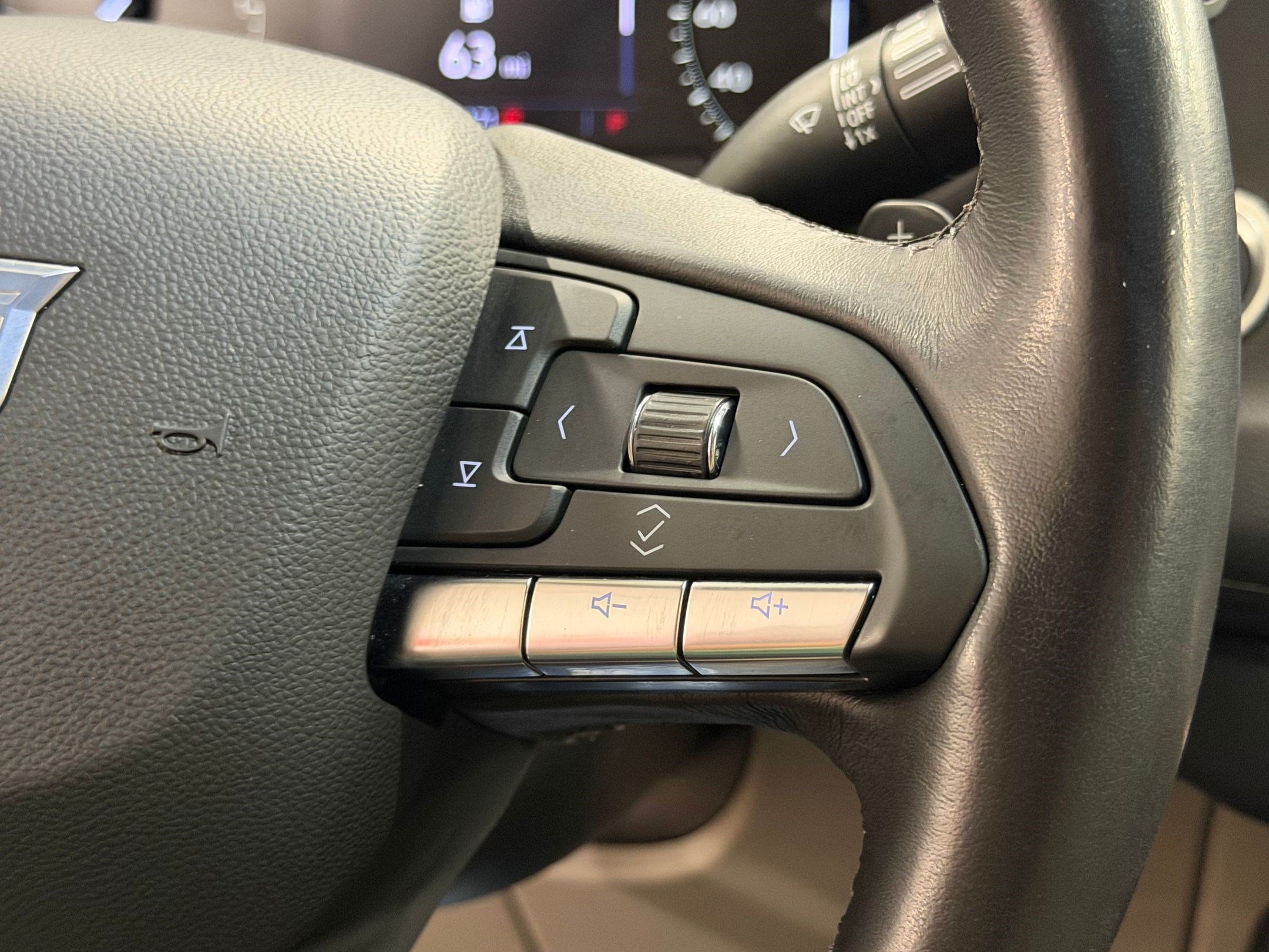 Used 2022 Cadillac XT4 Luxury w/ Driver Awareness Package FWD image 16