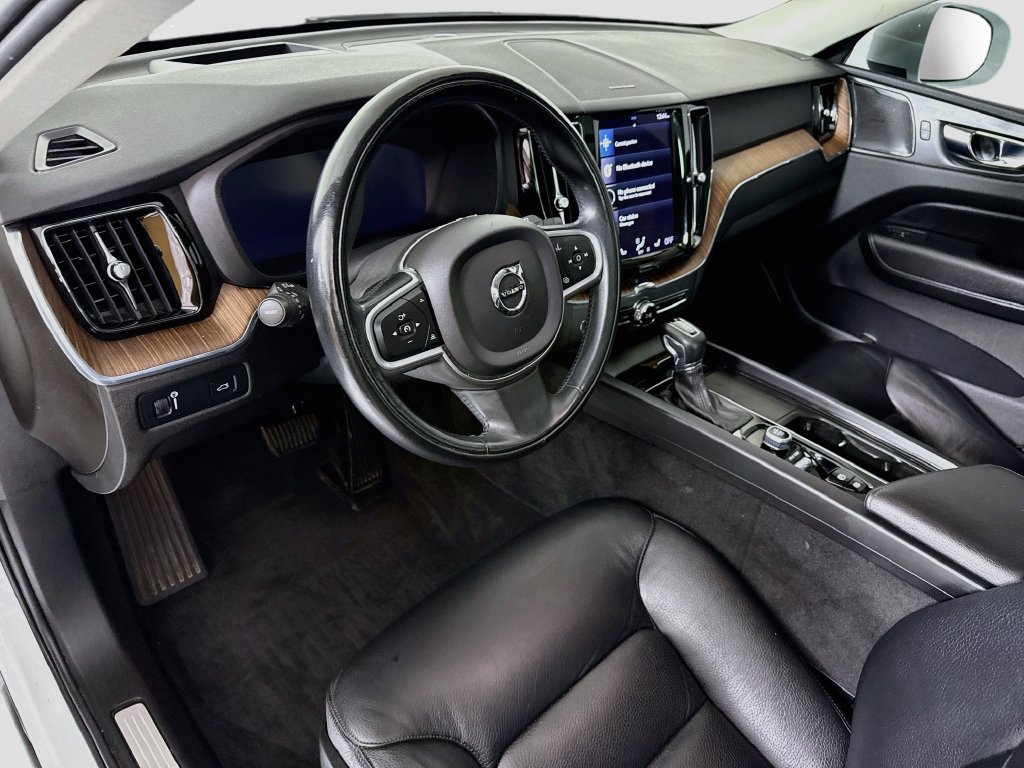 Used 2021 Volvo XC60 T5 Momentum w/ Protection Package Premier FWD image 9
