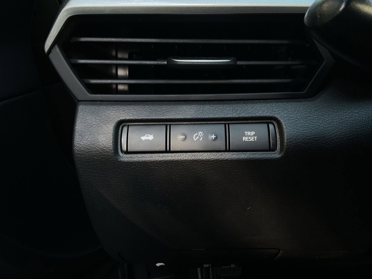 Used 2025 Nissan Altima 2.5 SV FWD image 22