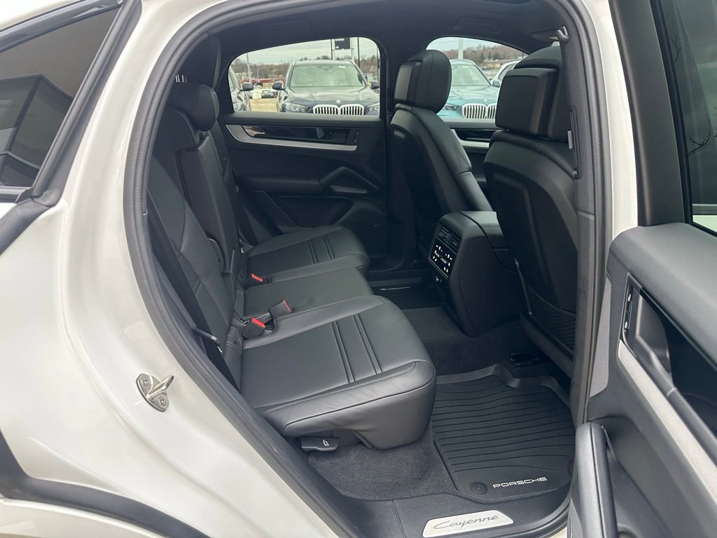 Used 2025 Porsche Cayenne Coupe image 16