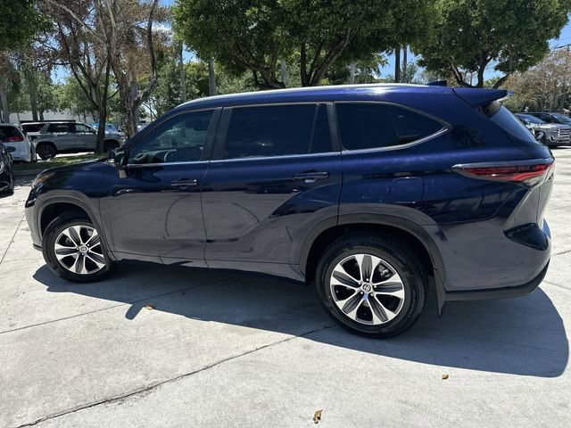 Used 2024 Toyota Highlander XLE FWD image 32