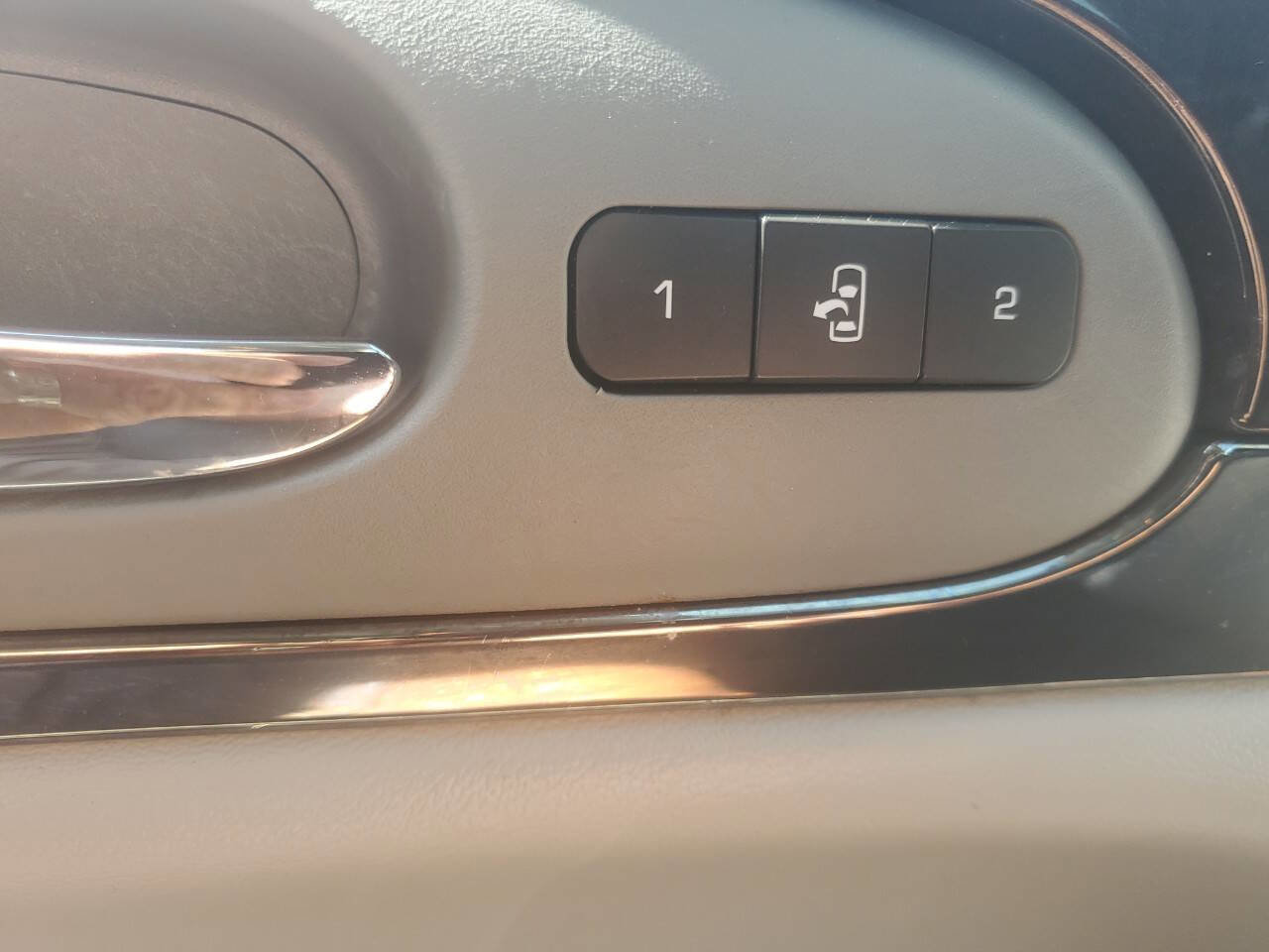 Used 2016 Buick Enclave Leather image 9