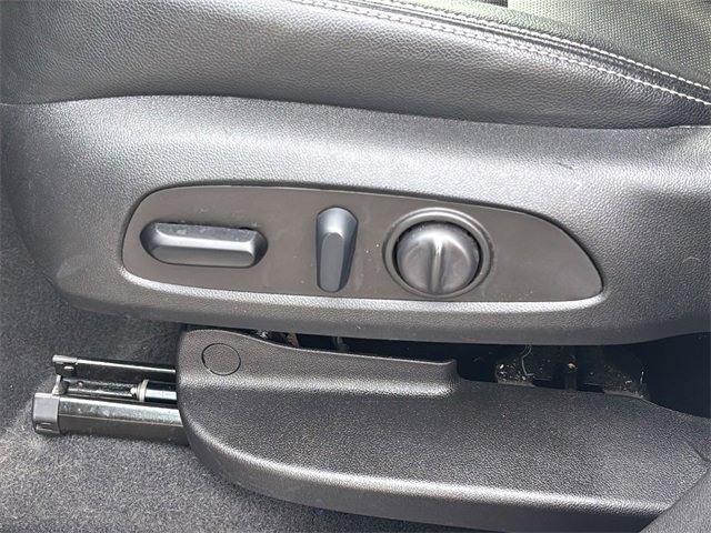 Used 2023 GMC Terrain SLT image 19