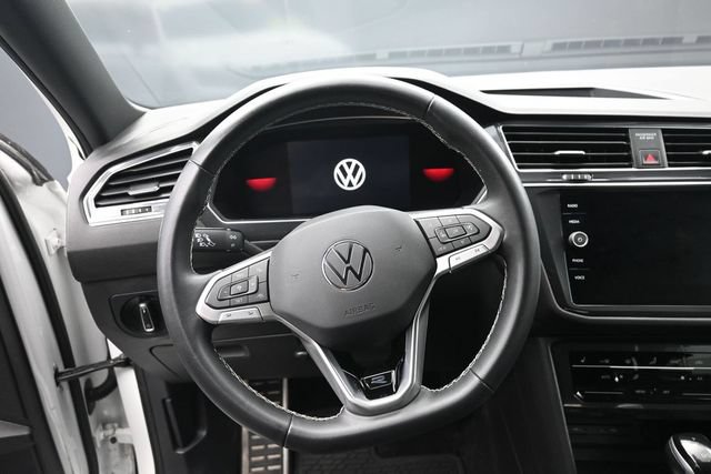 Used 2023 Volkswagen Tiguan SE R-Line AWD/4WD image 17