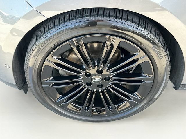 Used 2025 Land Rover Range Rover Long Wheelbase SE AWD/4WD image 34