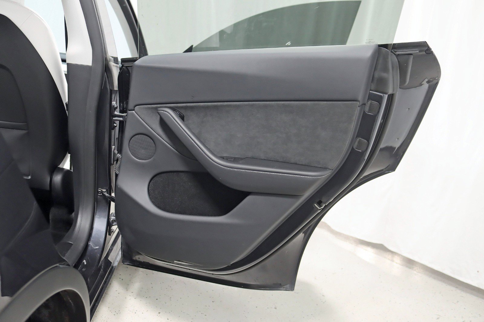 Used 2024 Tesla Model Y Long Range AWD/4WD image 36