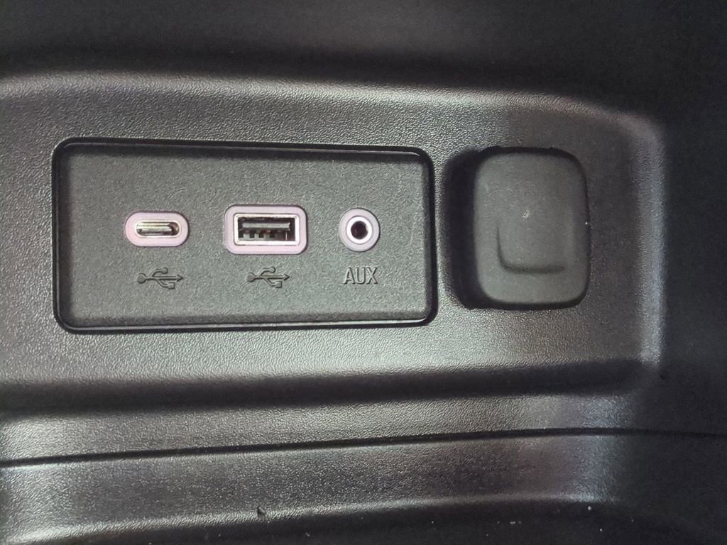 Used 2020 Chevrolet Equinox LS image 21