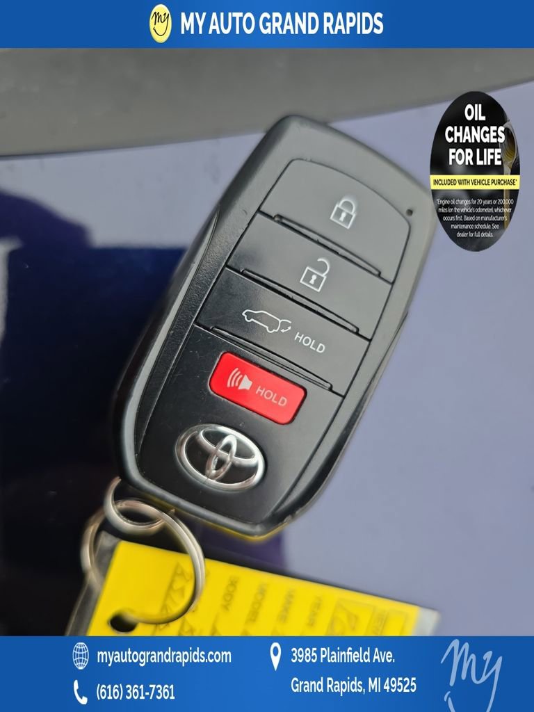 Used 2024 Toyota Venza LE image 39