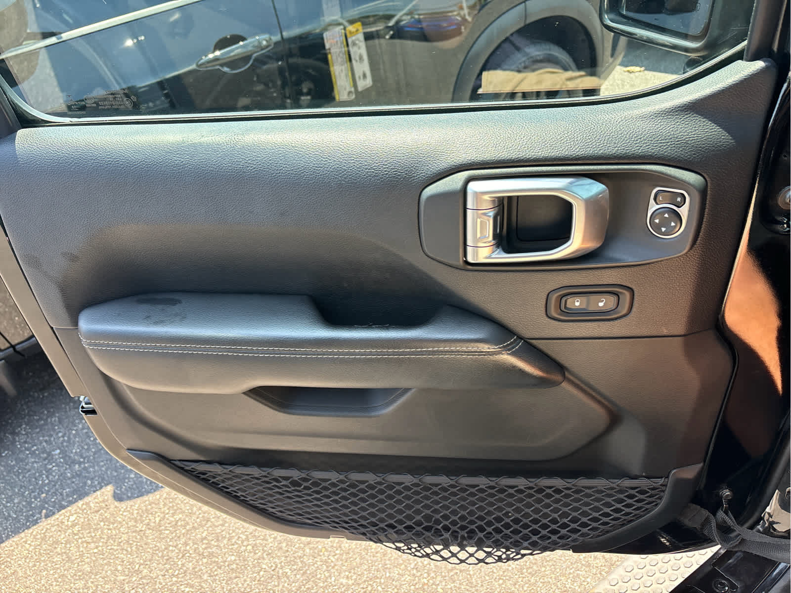 Used 2018 Jeep Wrangler Unlimited Sahara AWD/4WD image 26