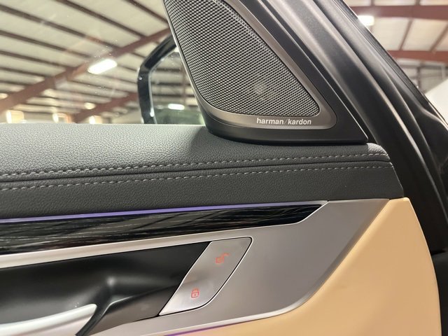 Used 2021 BMW 750i xDrive w/ M Sport Package image 26