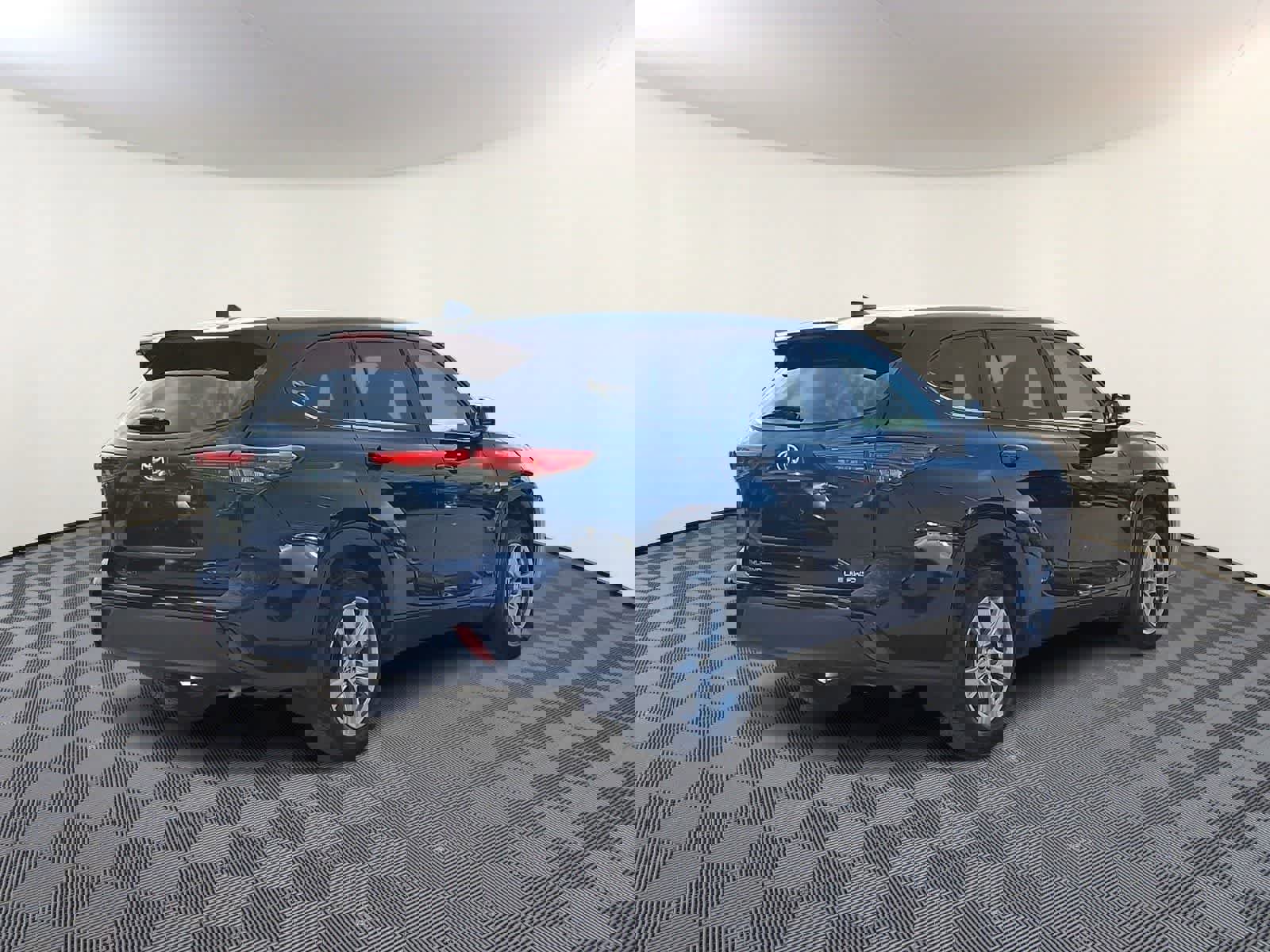 Used 2022 Toyota Highlander LE image 6