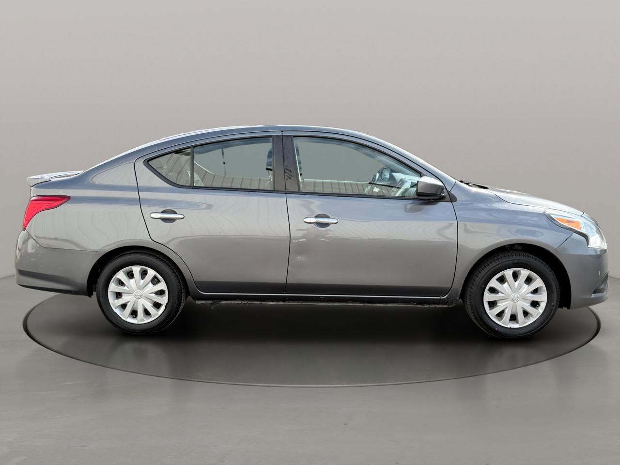 Used 2019 Nissan Versa SV image 7