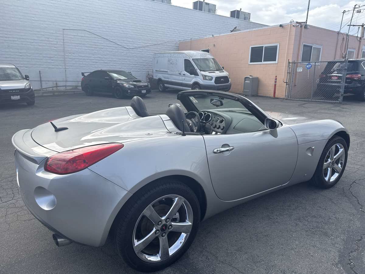 Used 2008 Pontiac Solstice Convertible w/ Premium Package RWD image 5
