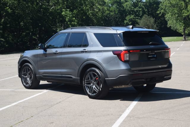 Used 2025 Ford Explorer ST-Line w/ ST-Line Street Pack AWD/4WD image 24