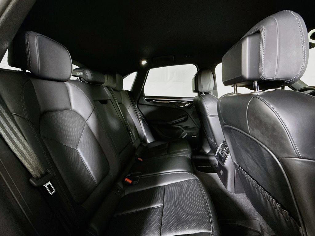 Certified 2021 Porsche Macan S AWD/4WD image 19