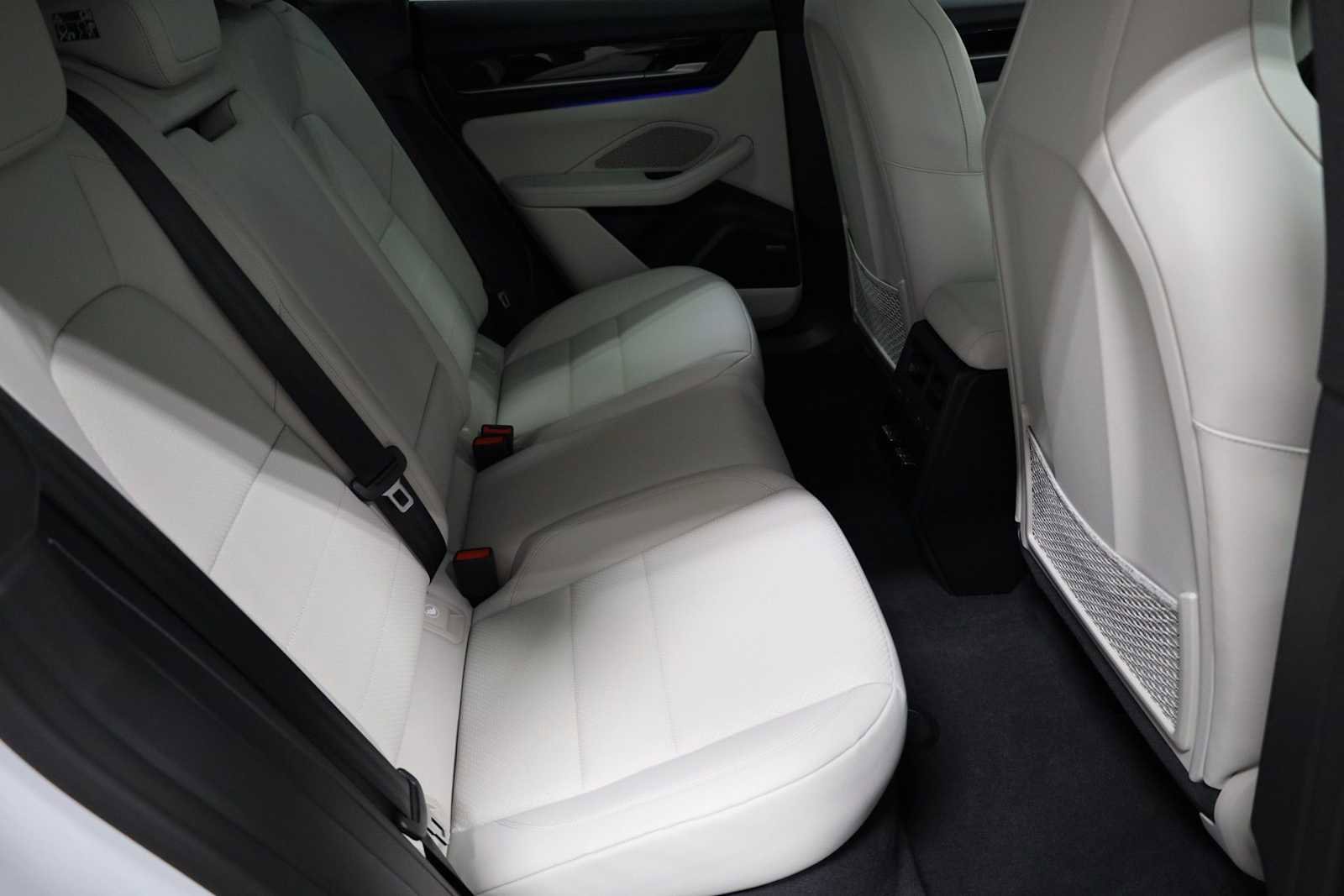 Certified 2025 Porsche Macan Electric image 38