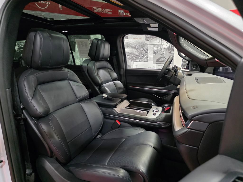 Certified 2025 Lincoln Navigator Reserve w/ Jet Appearance Package image 19