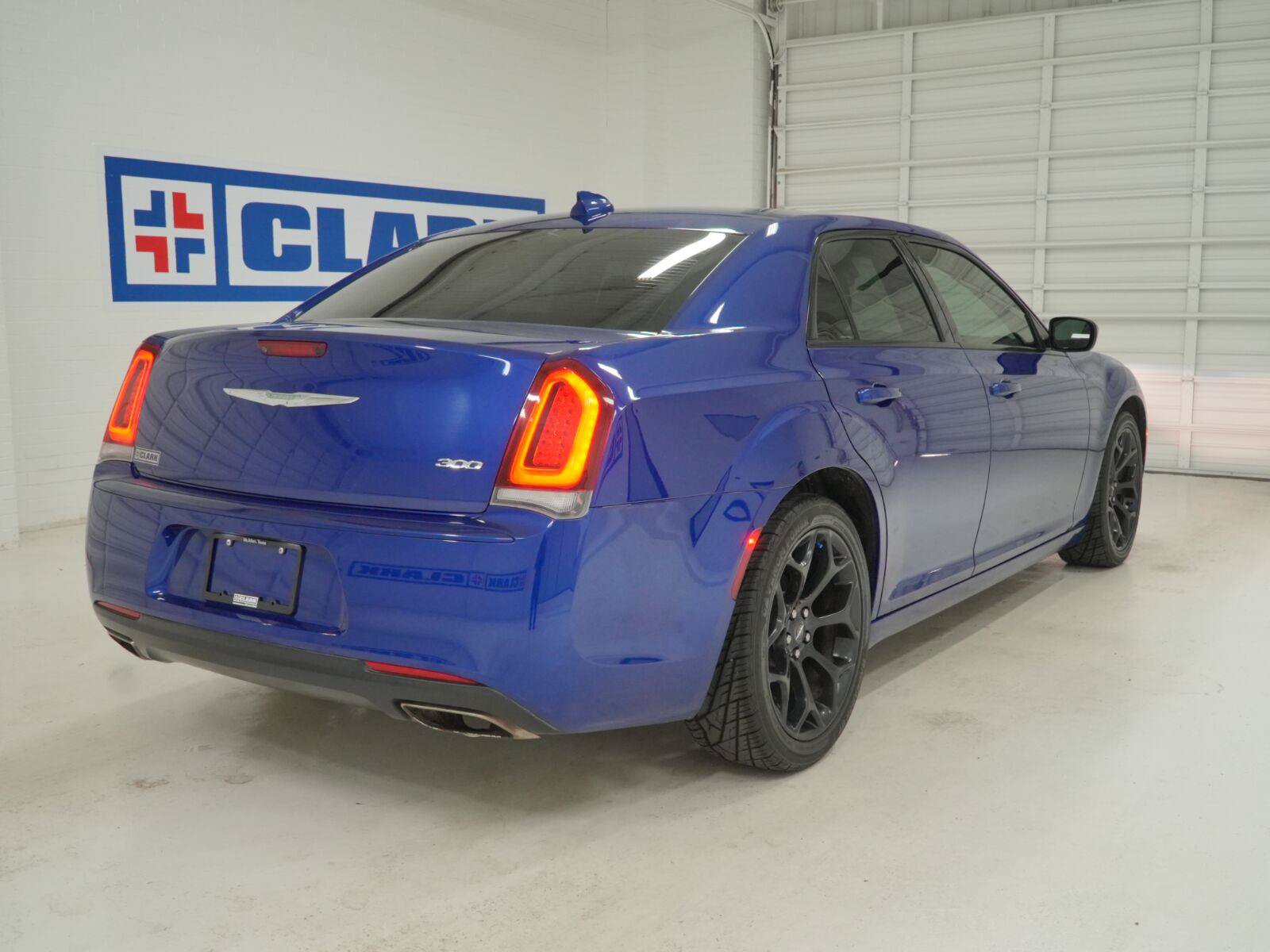 Used 2019 Chrysler 300 Touring w/ Sport Appearance Package RWD image 5