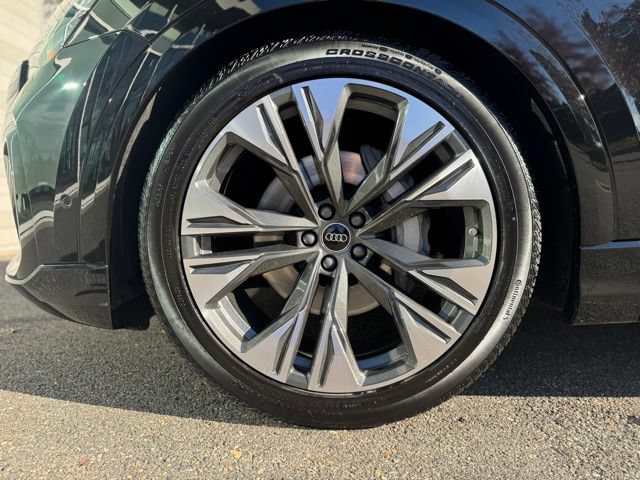 Certified 2025 Audi Q8 Premium Plus w/ Premium Plus Package AWD/4WD image 8
