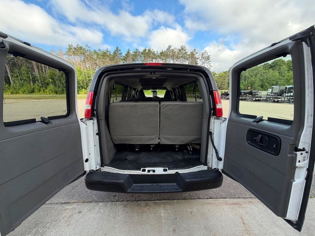 Used 2023 Chevrolet Express 3500 LS RWD image 13