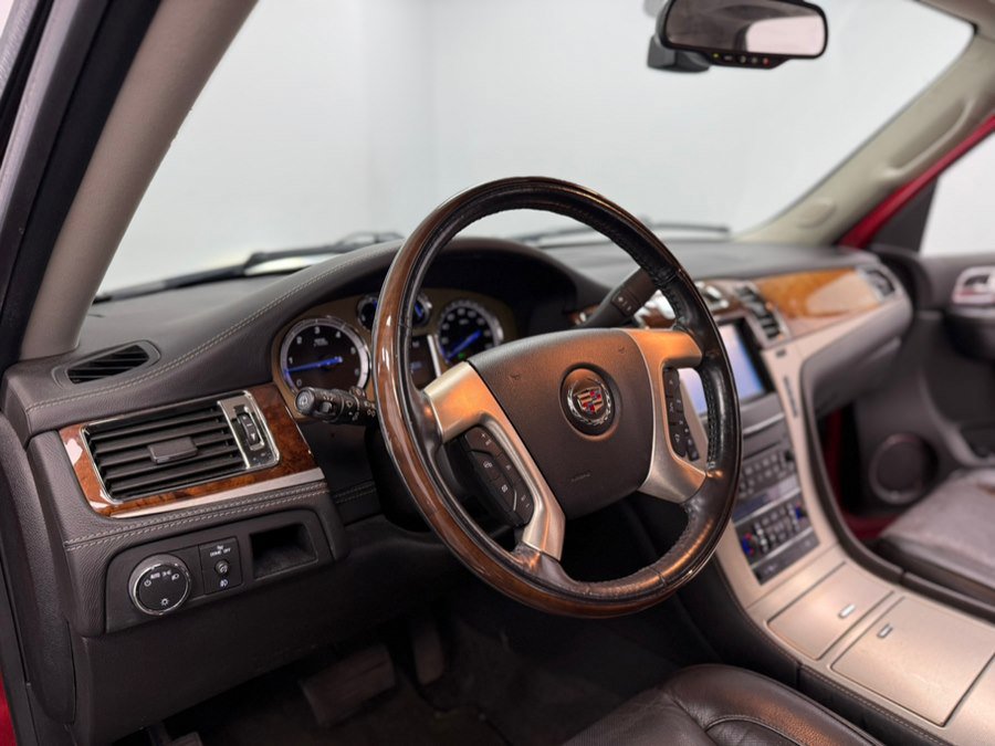 Used 2013 Cadillac Escalade Platinum AWD/4WD image 42