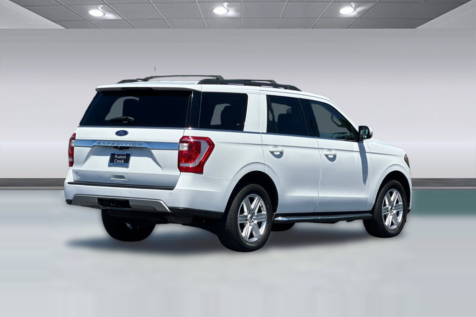 Used 2019 Ford Expedition XLT w/ Equipment Group 202A RWD image 8