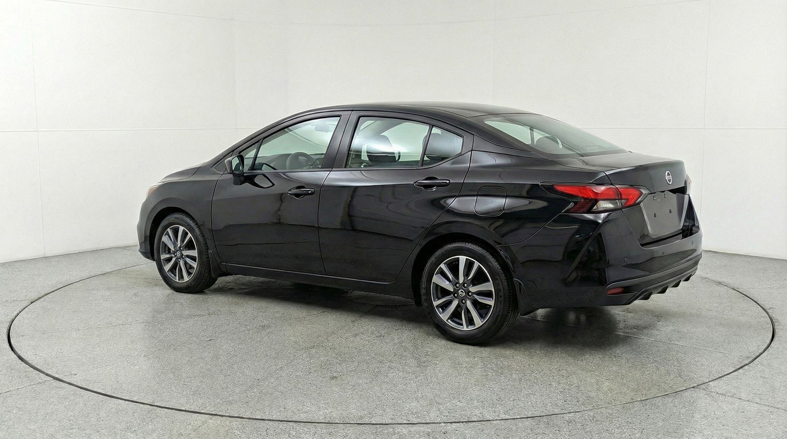 Used 2025 Nissan Versa SV image 6