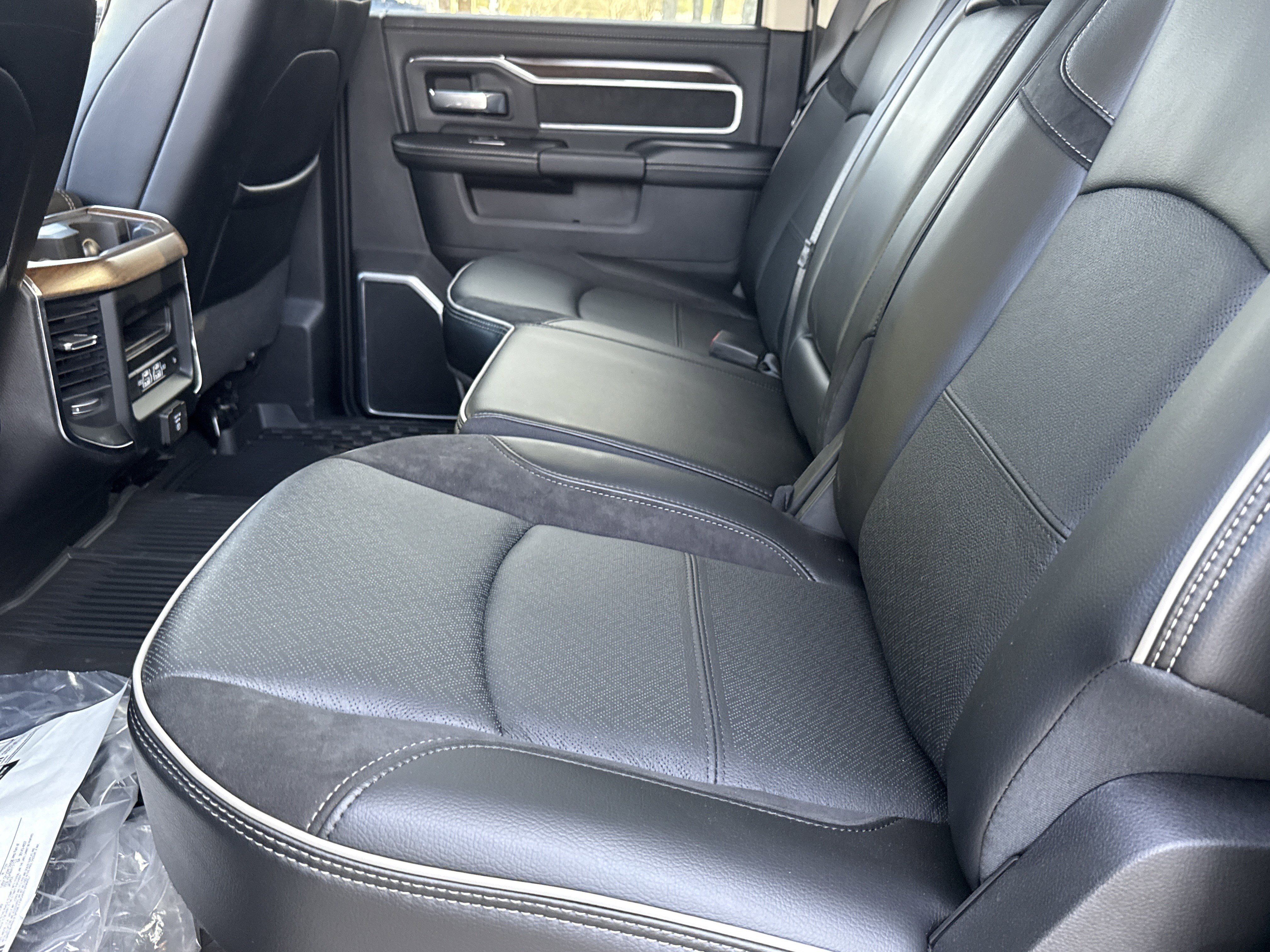 New 2024 RAM 5500 Laramie image 29