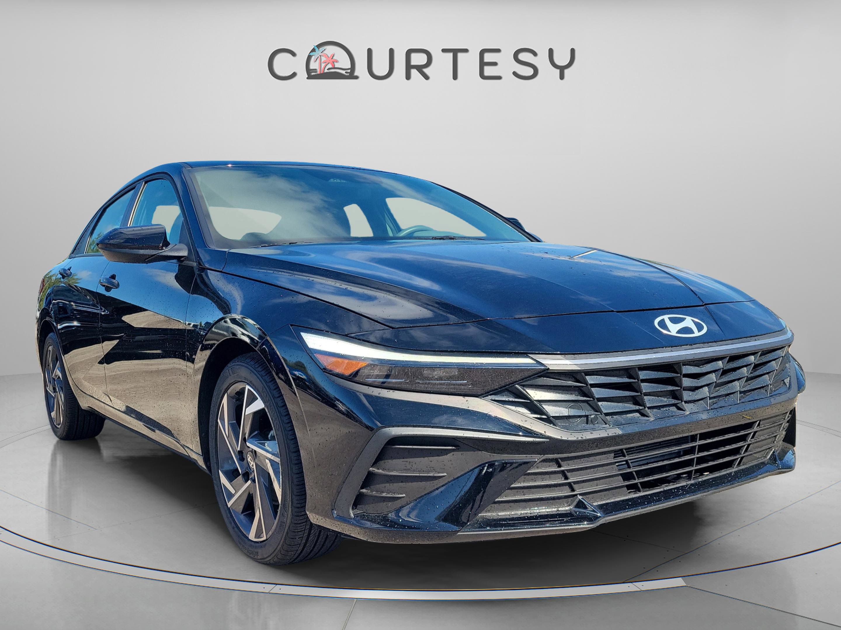 Certified 2025 Hyundai Elantra Sport w/ Cargo Package image 4