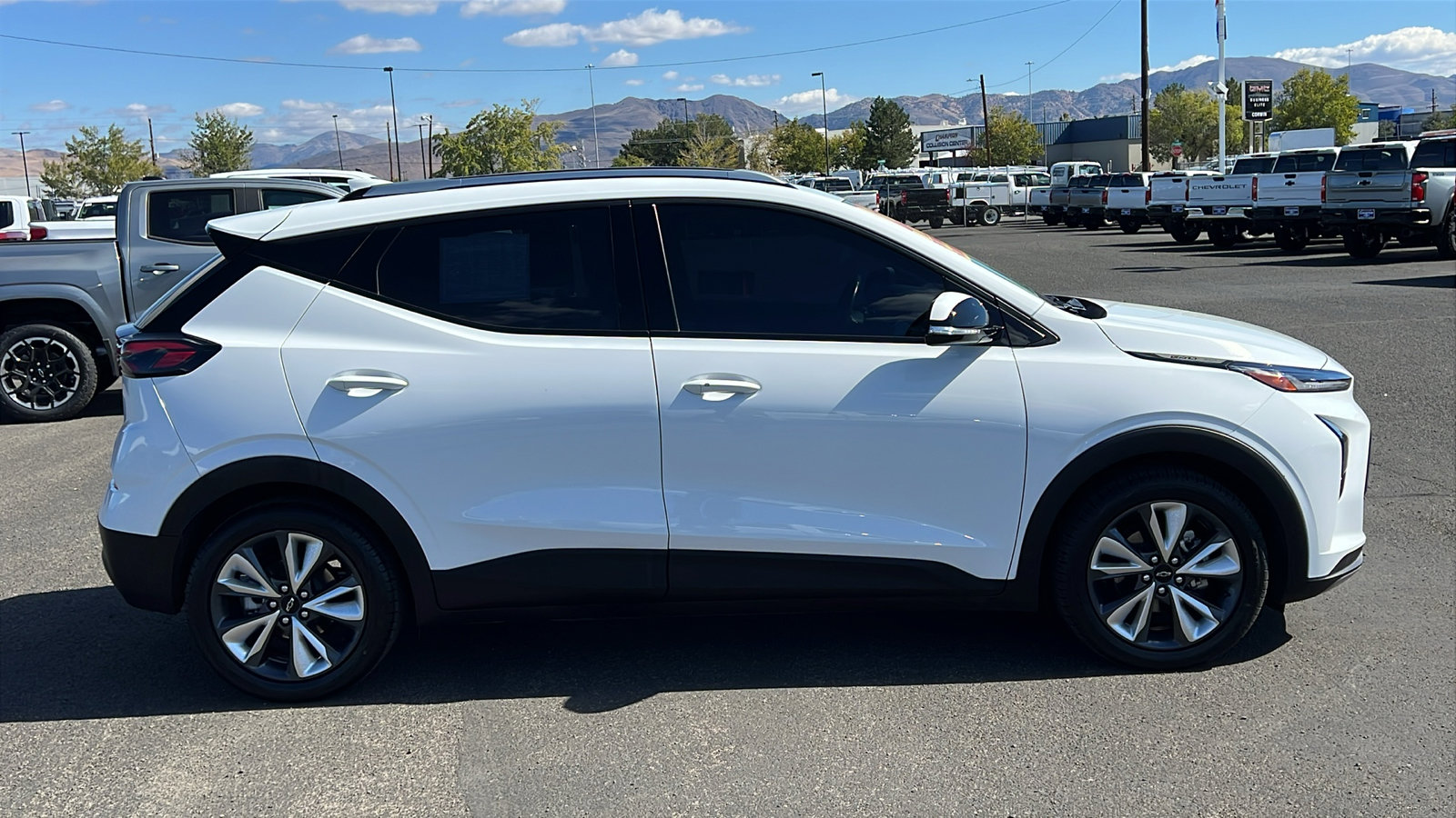 Certified 2023 Chevrolet Bolt EUV LT w/ Convenience Package image 4