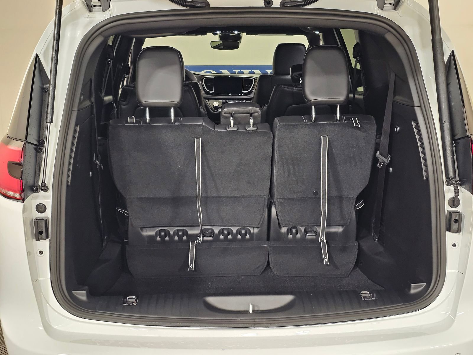 New 2026 Chrysler Pacifica Select w/ S Appearance Package FWD image 30