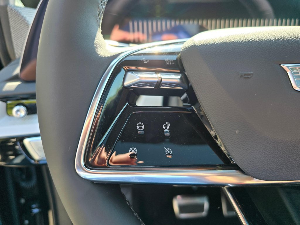 New 2026 Cadillac Optiq Luxury 2 AWD/4WD image 41