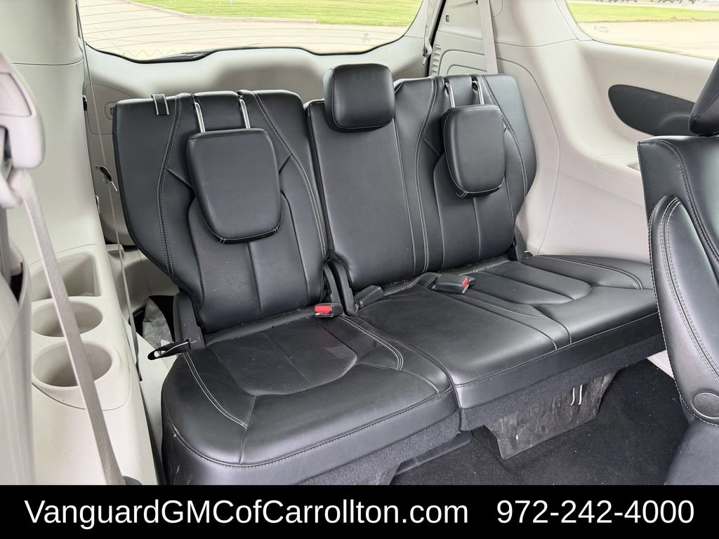 Used 2023 Chrysler Pacifica Touring-L FWD image 33