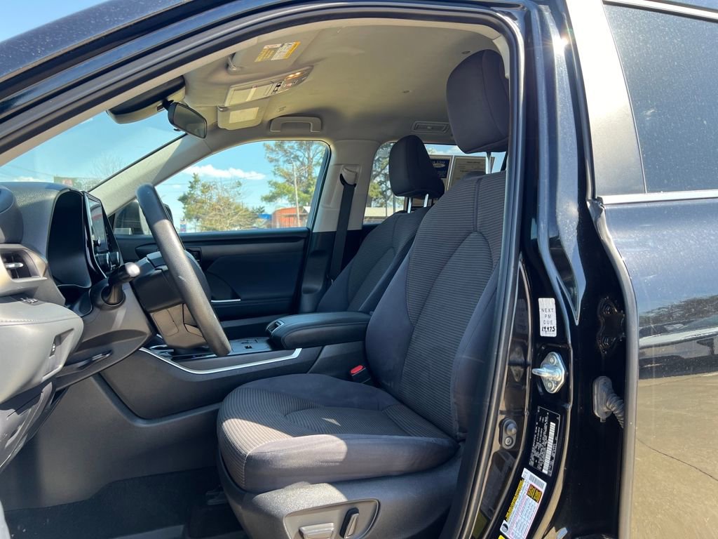Used 2023 Toyota Highlander L image 10