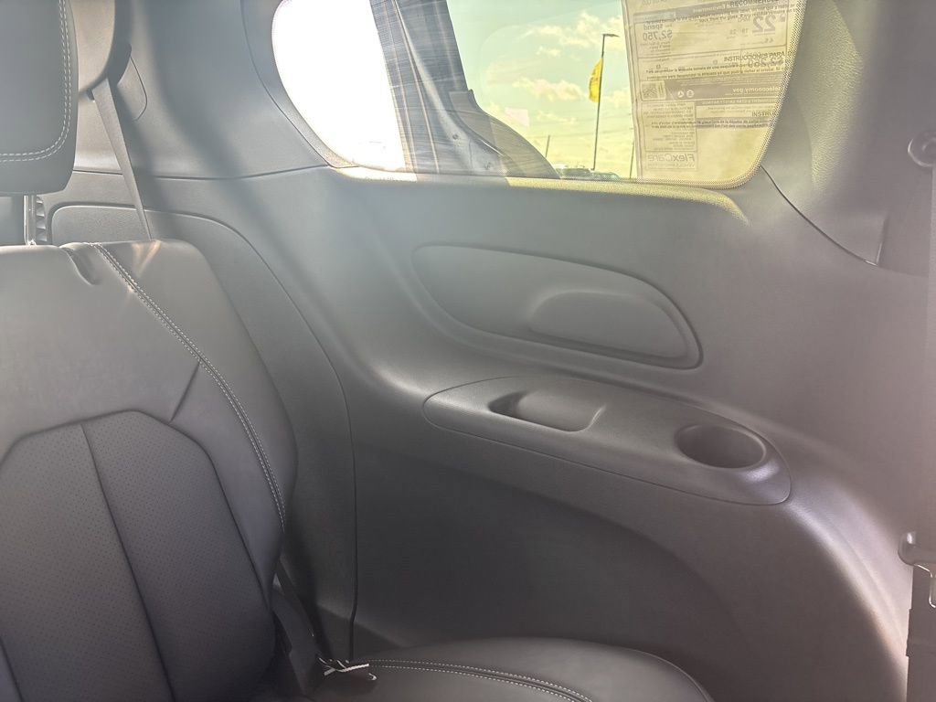 New 2026 Chrysler Pacifica Select image 39