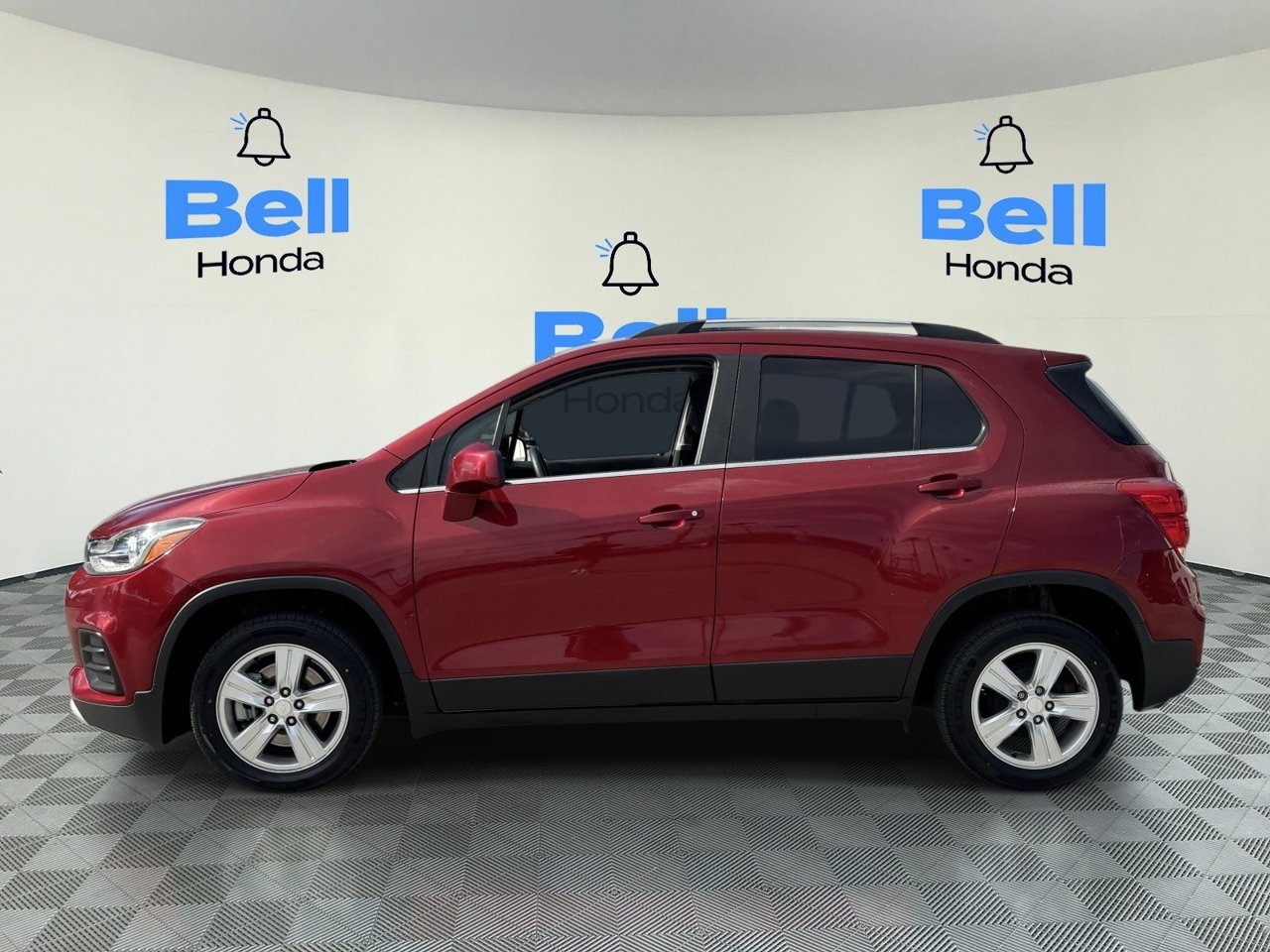 Used 2020 Chevrolet Trax LT FWD image 2